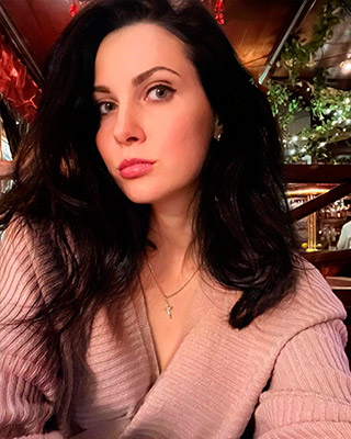 Rational woman Elena from Munich (Germany), 38 yo, hair color brunette