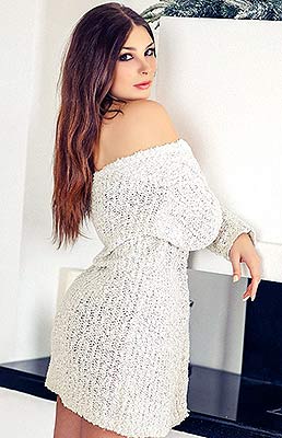 Amiable woman Yuliana from St. Petersburg (Russia), 34 yo, hair color chestnut