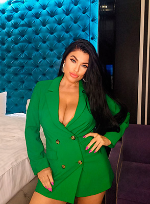 Classy lady Lesya from Warsaw (Poland), 45 yo, hair color dark brown