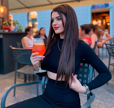 Loyal wife Darina from Milan (Italy), 22 yo, hair color brown-haired