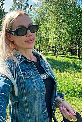 Generous wife Marina from Rovno (Ukraine), 42 yo, hair color blonde