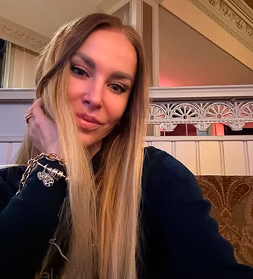 Social wife Yuliya from Portsmouth (United Kingdom), 46 yo, hair color light brown