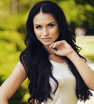 Sensual lady Dariya from Kiev (Ukraine), 28 yo, hair color brown-haired