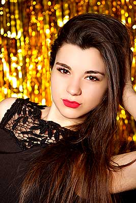 Sunny lady Dar'ya from Lugansk (Ukraine), 26 yo, hair color chestnut