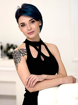 Open girl Violetta from Lugansk (Ukraine), 25 yo, hair color brown-haired