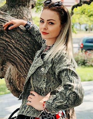 Attentive woman Marina from Odessa (Ukraine), 37 yo, hair color blonde