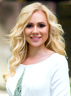 Enthusiastic lady Irina from Kharkov (Ukraine), 34 yo, hair color blonde