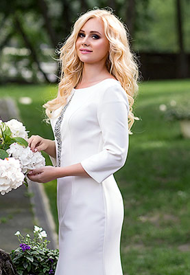 Enthusiastic lady Irina from Kharkov (Ukraine), 34 yo, hair color blonde