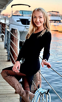 Gentle wife Alina from Detroit (USA), 27 yo, hair color blond