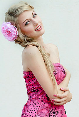 Temperamental lady Alena from Kiev (Ukraine), 31 yo, hair color blonde