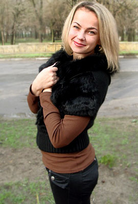 Open woman Aleksandra from Kherson (Ukraine), 37 yo, hair color light brown
