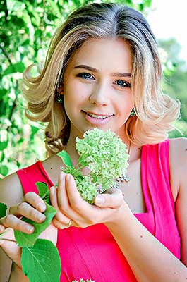 Sociable bride Elizaveta from Kiev (Ukraine), 31 yo, hair color blonde