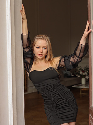 Lively wife Antonina from St. Petersburg (Russia), 28 yo, hair color blonde
