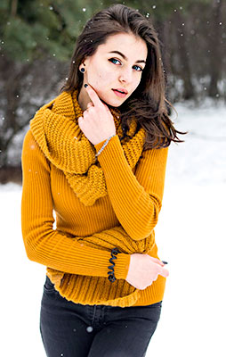 Feminine lady Viktoriya from Konstantinovka (Ukraine), 26 yo, hair color brown-haired
