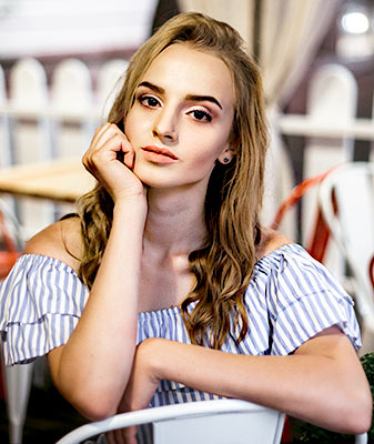 Sincere lady Elizaveta from Kharkov (Ukraine), 23 yo, hair color dark brown