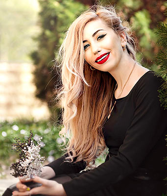 Artistic bride Viktoriya from Kiev (Ukraine), 31 yo, hair color blonde