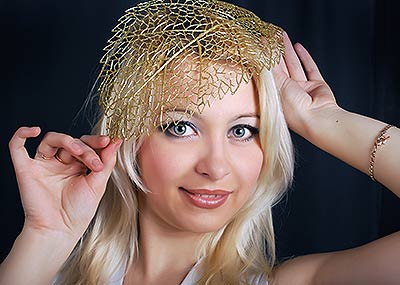 Talkative woman Irina from Donetsk (Ukraine), 34 yo, hair color blonde