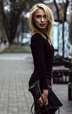Modern woman Anna from Kremenchug (Ukraine), 40 yo, hair color blonde