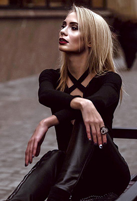 Modern woman Anna from Kremenchug (Ukraine), 40 yo, hair color blonde