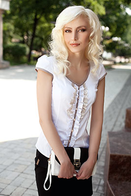 Modest woman Svetlana from Donetsk (Ukraine), 45 yo, hair color blonde