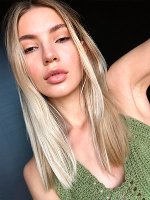 Decent wife Anna from Berlin (Germany), 25 yo, hair color blonde