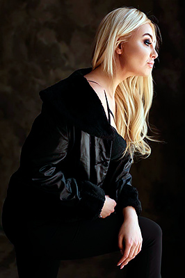 Delicate lady Anastasiya from Krivoy Rog (Ukraine), 29 yo, hair color blonde