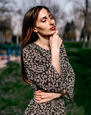 Inquisitive girl Nataliya from Nikopol (Ukraine), 25 yo, hair color chestnut