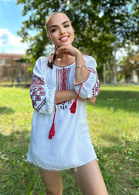 Strong girl Anna from Kharkov (Ukraine), 26 yo, hair color chestnut