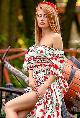 Interested girl Polina from Lugansk (Ukraine), 29 yo, hair color blonde
