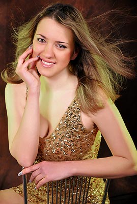Positive lady Elena from Lugansk (Ukraine), 34 yo, hair color dark brown