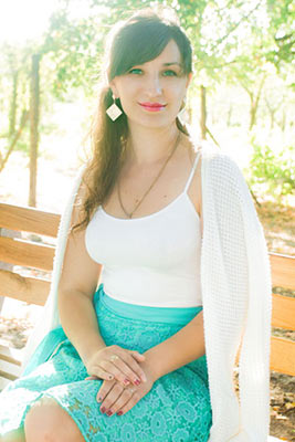 Nice lady Yana from Kiev (Ukraine), 33 yo, hair color chestnut