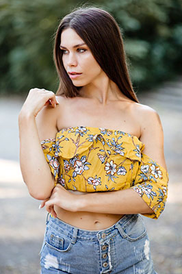 Calm lady Anna from Zaporozhye (Ukraine), 32 yo, hair color brown