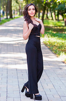 Funny wife Ilona from Kiev (Ukraine), 28 yo, hair color brunette