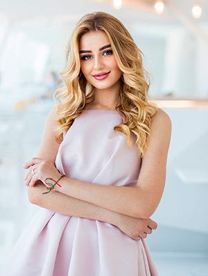 Confident wife Yuliya from Rovno (Ukraine), 23 yo, hair color blonde