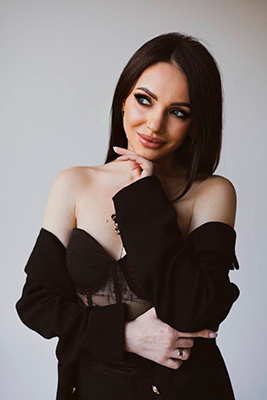 Delicate wife Yuliya from Lvov (Ukraine), 33 yo, hair color brunette