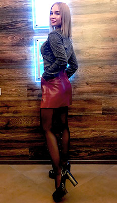 Sociable bride Yuliya from Lugansk (Ukraine), 27 yo, hair color blonde