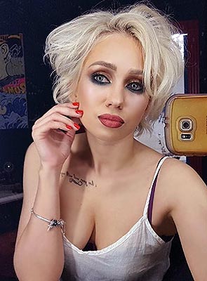 Feminine bride Al'bina from Kharkov (Ukraine), 32 yo, hair color blonde