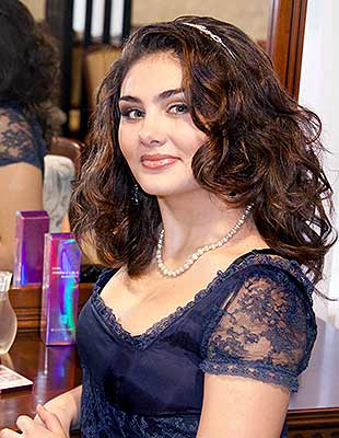 Welleducated bride Evgeniya from Lugansk (Ukraine), 31 yo, hair color chestnut