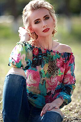 Emotional bride Elena from Moscow (Russia), 48 yo, hair color blonde