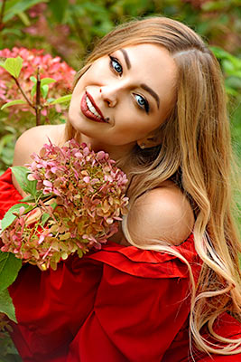 Cheerful woman Anna from Kiev (Ukraine), 32 yo, hair color brown
