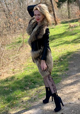 Young bride Inna from Kiev (Ukraine), 45 yo, hair color blonde