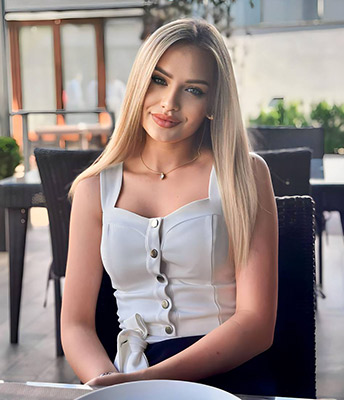 Cheerful wife Ekaterina from Vinnitsa (Ukraine), 24 yo, hair color blonde