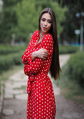 Strongwilled lady Anastasiya from Lugansk (Ukraine), 23 yo, hair color chestnut