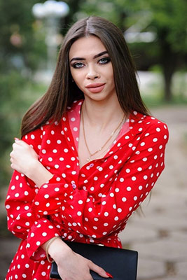 Strongwilled lady Anastasiya from Lugansk (Ukraine), 23 yo, hair color chestnut
