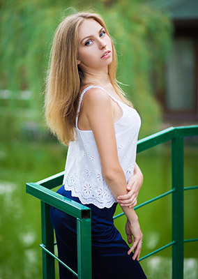 Playful wife Elizaveta from Kiev (Ukraine), 25 yo, hair color light brown
