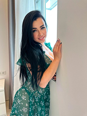 Kind woman Katerina from Kiev (Ukraine), 31 yo, hair color black