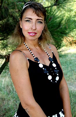 Interested lady Larisa from Mariupol (Ukraine), 60 yo, hair color brown