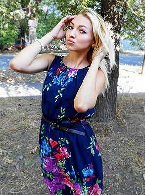 Gentle girl Elena from Mariupol (Ukraine), 30 yo, hair color blonde