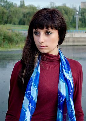 Calm lady Elena from Mariupol (Ukraine), 30 yo, hair color black