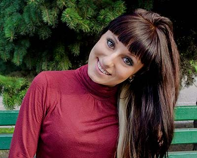 Calm lady Elena from Mariupol (Ukraine), 30 yo, hair color black